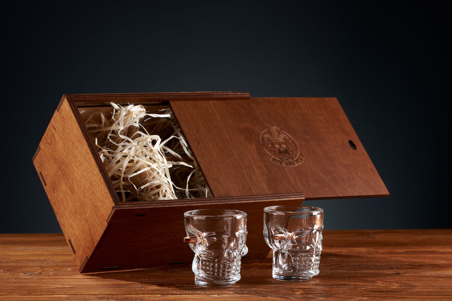 Product picture 3 of 'набір чарок-черепів з застряглою кулею'