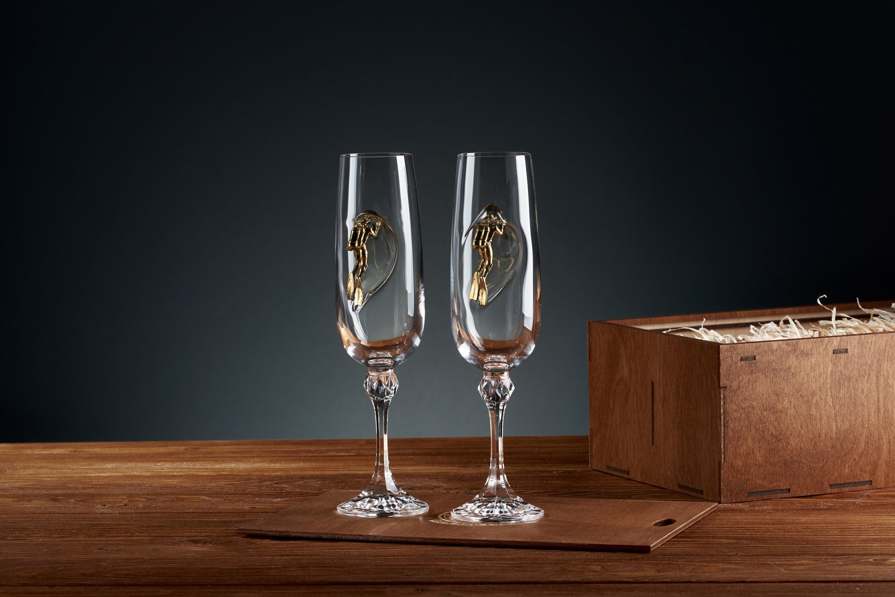 Product picture 8 of 'набір з двох келихів для шампанського з фігуркою дайвера'
